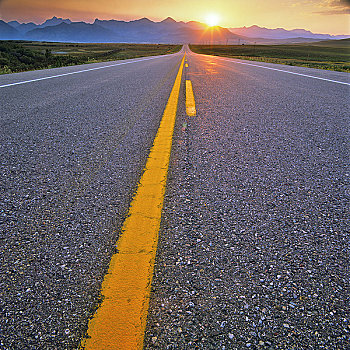 公路,通过,风景,山峦,背景,加拿大,落矶山,瓦特顿湖国家公园,艾伯塔省