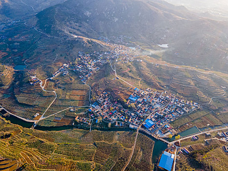 航拍沂蒙山区的山村与盘山路