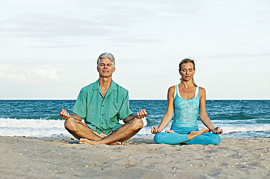 情侣,瑜珈,海滩