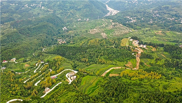 重庆酉阳,乡村公路秋意浓