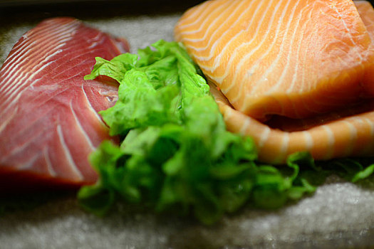 日本传统食品生鱼片料理三文鱼刺身