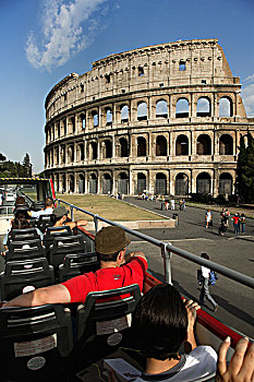 意大利,拉齐奥,罗马,罗马角斗场,观光,旅游巴士