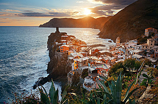 彩色,日落,维纳扎,建筑,岩石上,上方,海洋,五渔村,意大利