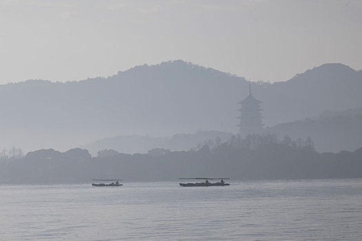 杭州西湖清晨雷峰塔山色风光