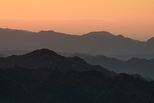 群山夕照