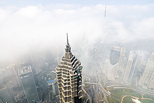 上海金茂大厦雾天