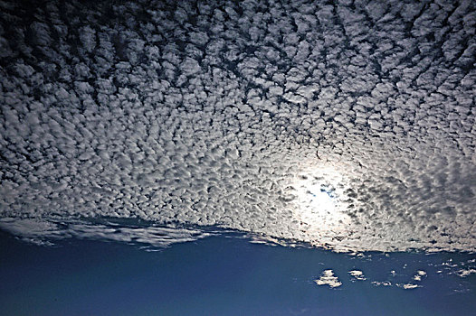 绒毛状,云,卷积云,太阳,梅克伦堡前波莫瑞州,德国,欧洲