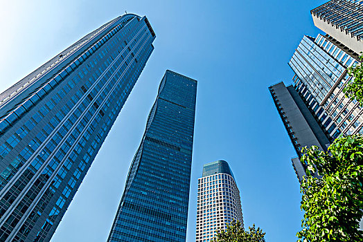 从一个低角度视图的摩天大楼在中国广州