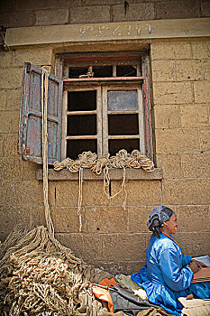 女人,制作,绳索,户外,房子,亚的斯亚贝巴,埃塞俄比亚