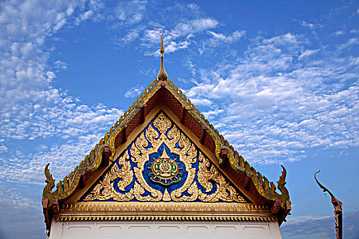 泰国曼谷棚户区的寺院