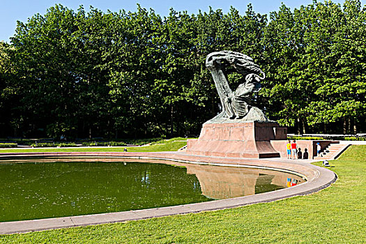 雕像在瓦津基公园在波兰,华沙