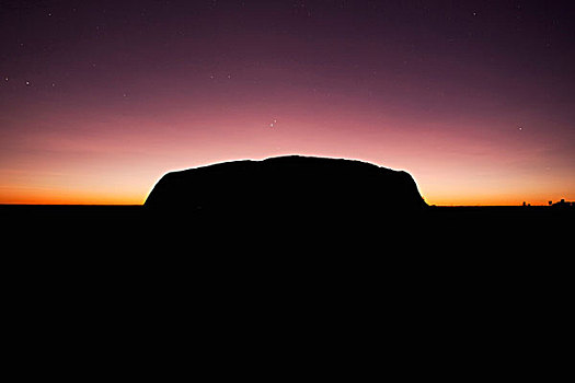 澳大利亚,北领地州,乌卢鲁卡塔曲塔国家公园,日出,剪影,艾尔斯岩,黎明,夏天,早晨