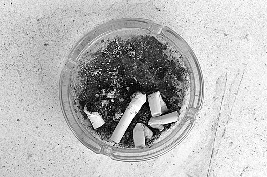 烟灰缸,满,香烟,燃烧
