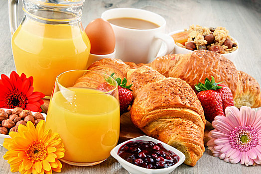 早餐,牛角面包,咖啡,水果,橙汁