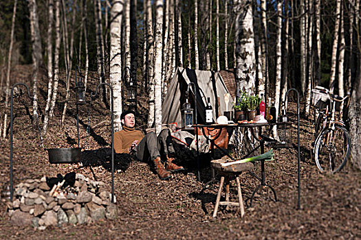 营火,野餐,桌子,帐蓬,自行车,秋天,木头,男人,放松,背影,树干