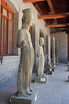 山西太原文庙陈列菩萨立像
