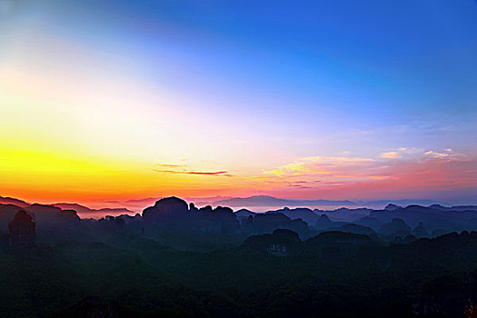 高山日出风光