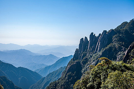 江西上饶三清山西海岸群山