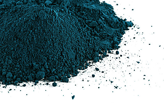 青色颗粒粉末白色背景氟氯溴钴镍镉铜镁钾