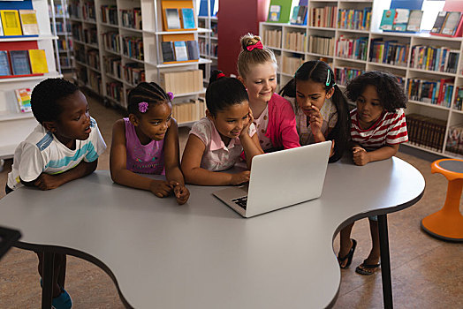 小学生,学习,一起,笔记本电脑,桌子,学校,图书馆