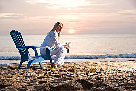 坐,女人,椅子,海滩,日落