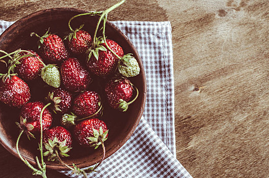 新鲜,成熟,草莓,木质背景