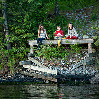 母亲,两个,女儿,木质,码头,边缘,湖,木,安大略省,加拿大