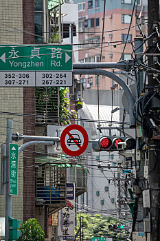 台湾行人号志灯及路标告示独特的乱象