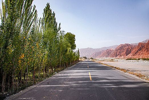 新疆喀什奥依塔克冰川景区公路