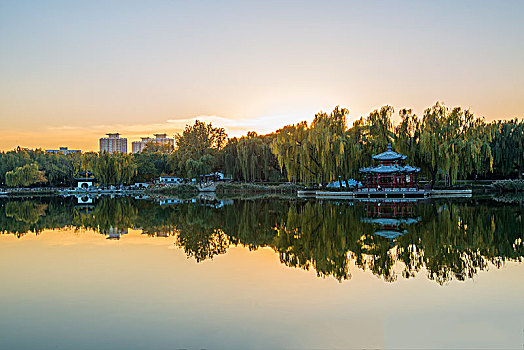 北京陶然亭公园日落