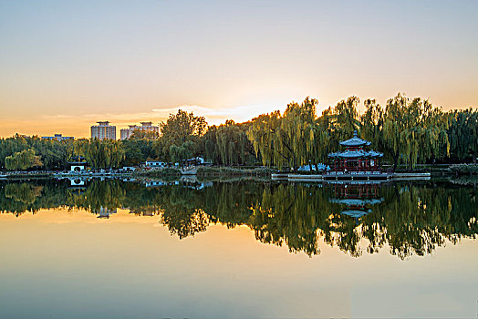 北京陶然亭公園日落