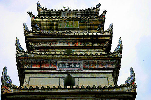 重庆市北培区,原江北县,柳荫乡塔坪寺寺内耸立建于公元1170年的宋代石塔