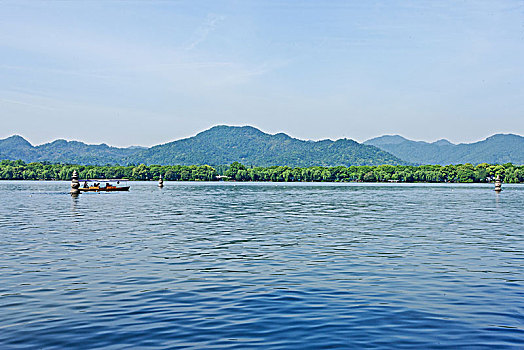 杭州西湖三潭印月全景