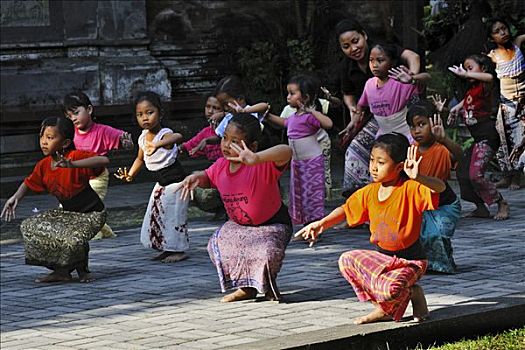 女孩,实践,传统舞蹈,宫殿,巴厘岛,印度尼西亚