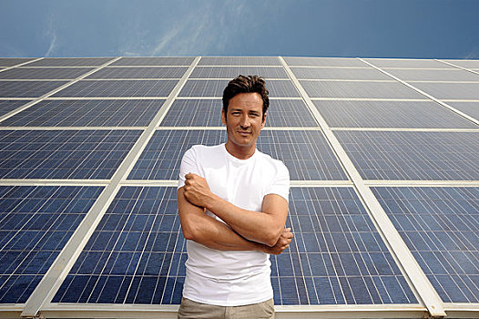 站立,男人,正面,太阳能电池板