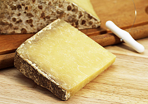 法国硬干酪,奶酪,牛奶