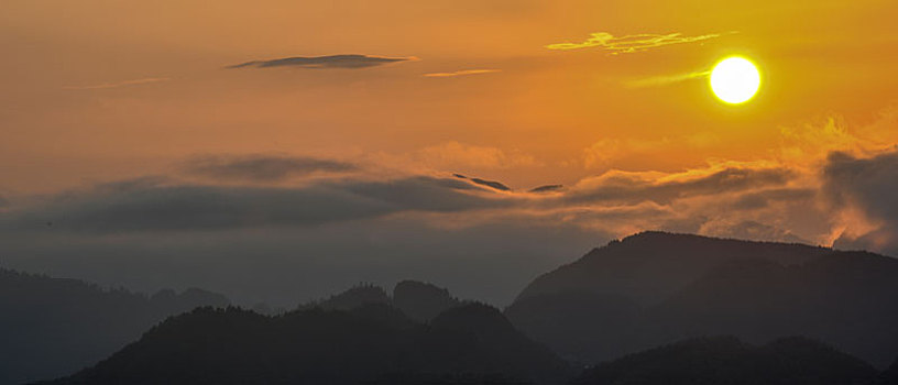 山区风景图