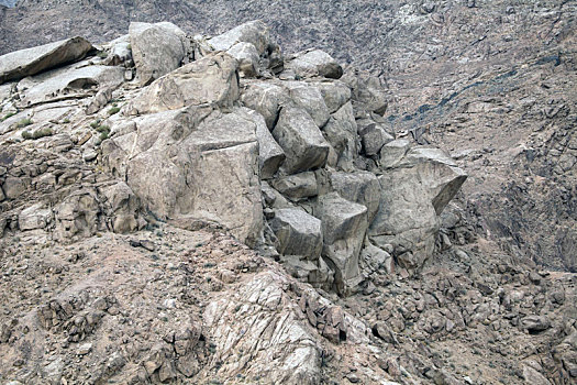 新疆哈密,天山花岗岩风蚀地貌