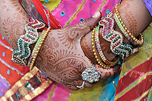 喜庆,散沫花染料,描绘,手,女人,穿,珍贵,饰品,庆贺,婚礼,周年纪念,斋浦尔,拉贾斯坦邦,北印度,印度,南亚,亚洲