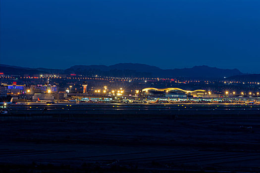 乌鲁木齐地窝堡国际机场夜景