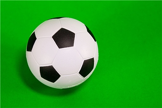 小,足球,上方,绿色背景