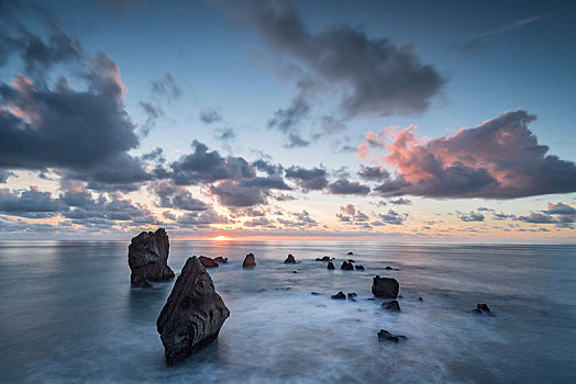 石头,海中,云,暮色天空,西海岸,南岛,新西兰,大洋洲