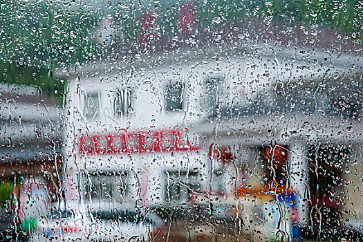 重慶至長(zhǎng)沙G56高速公路雨中即景