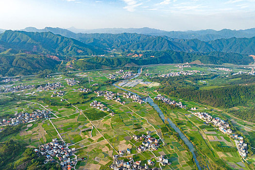 中国广西蒙山县乡村田园风光夏日景美如画