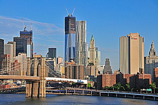 天际线,下曼哈顿,中心,玻璃幕墙,一个,世贸中心,云杉,街道,塔楼,新哥德式,设计,建筑,布鲁克林大桥,曼哈顿大桥,曼哈顿,纽约,美国,北美