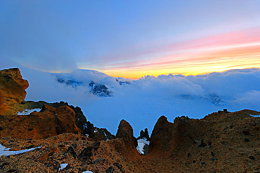 夕阳下的长白山