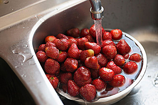 碗,草莓,水龙头,水,上方