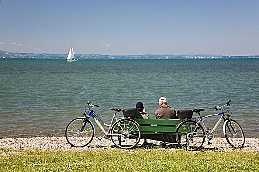 骑车,休息,水岸,康士坦茨湖,靠近,巴登符腾堡,德国,欧洲
