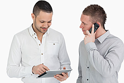 两个男人,通话,平板电脑,白色背景