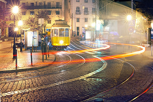 黄色,有轨电车,阿尔法马区,夜晚,里斯本,葡萄牙